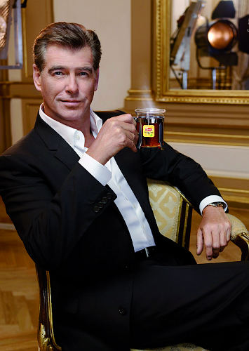 Пирс Броснан и Lipton