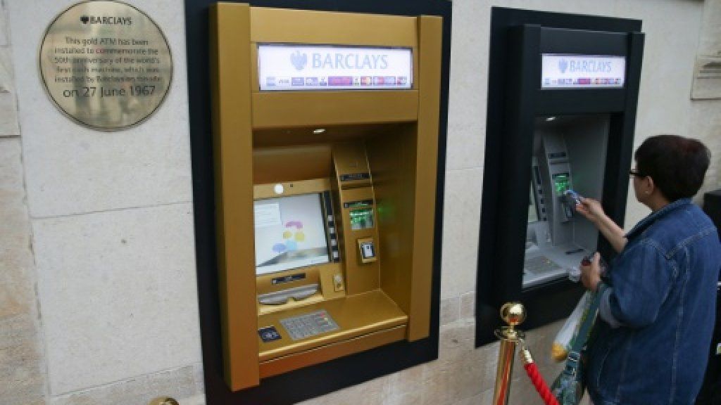 Золотой юбилей банкомата наличные не сдаются