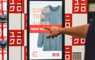 Uniqlo начал продавать через торговые автоматы