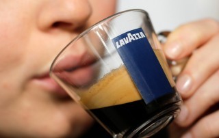 Битва титанов Lavazza запустила кофейные капсулы для Nespresso