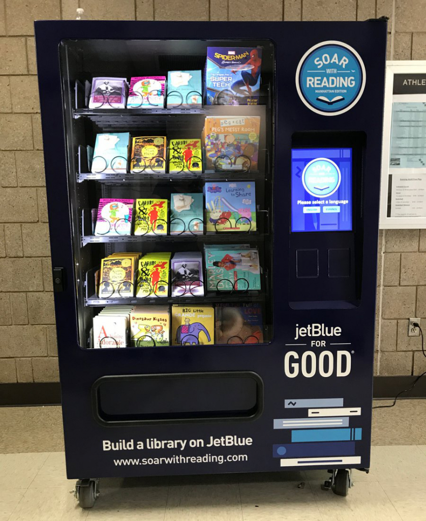 Авиакомпания JetBlue Soar создаёт для детей в США бесплатный вендинг с книгами