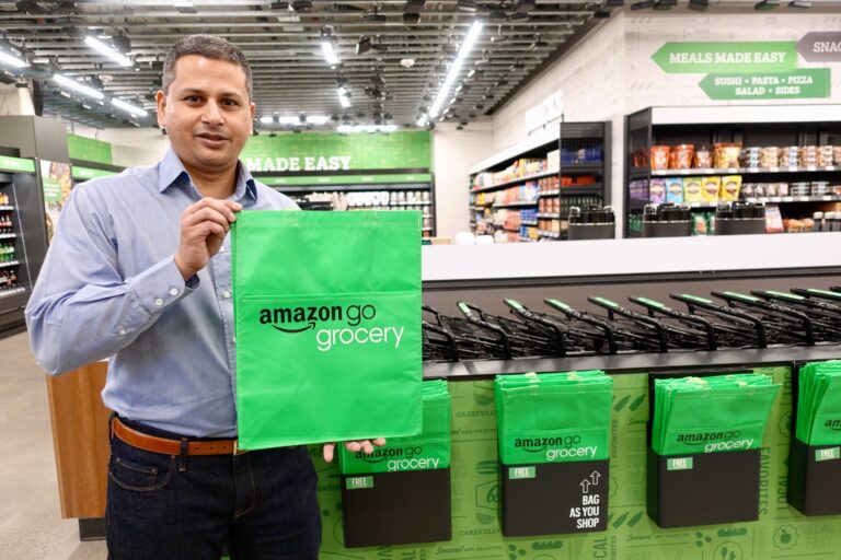 Amazon Go Grocery вкалывают роботы, счастлив человек