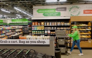 Amazon Go Grocery вкалывают роботы, счастлив человек