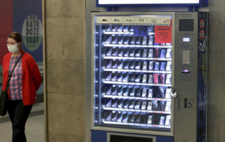 В Баку могут появиться торговые автоматы с медицинскими масками