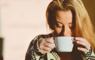 Эффект кофейного бодрствования обусловлен не только кофеином