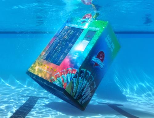 Компания по производству конфет создала подводный торговый автомат