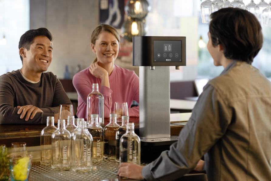 Отказ от бутилированной воды может сэкономить отелю 6 миллионов рублей в год