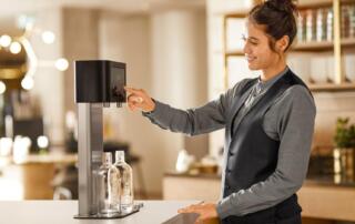 Отказ от бутилированной воды может сэкономить отелю 6 миллионов рублей в год